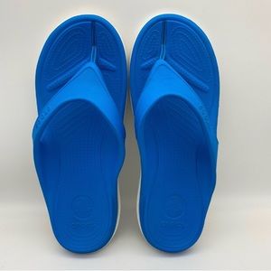 Crocs Mens Size 12  Blue Thong Sandals